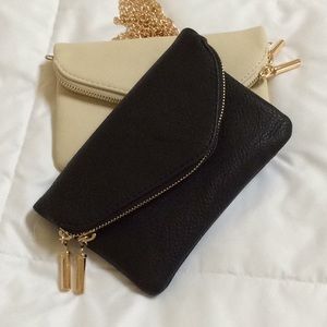 Women’s black clutch with detachable chain